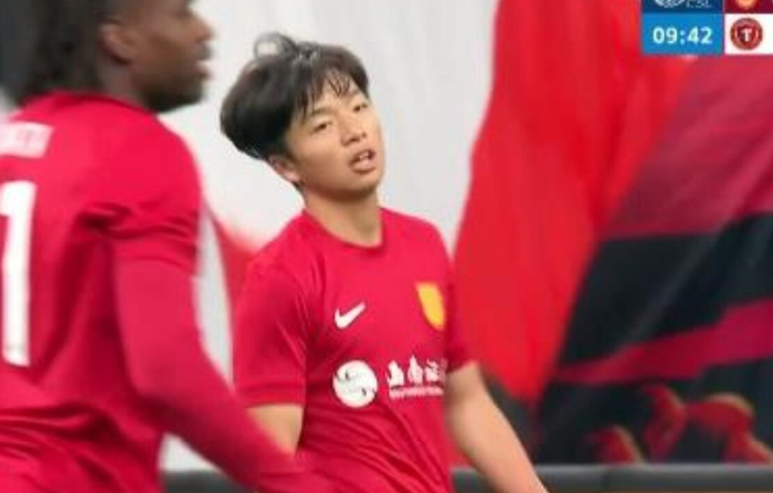 重庆铜梁龙主场告捷李镇全：球迷助威成就胜利